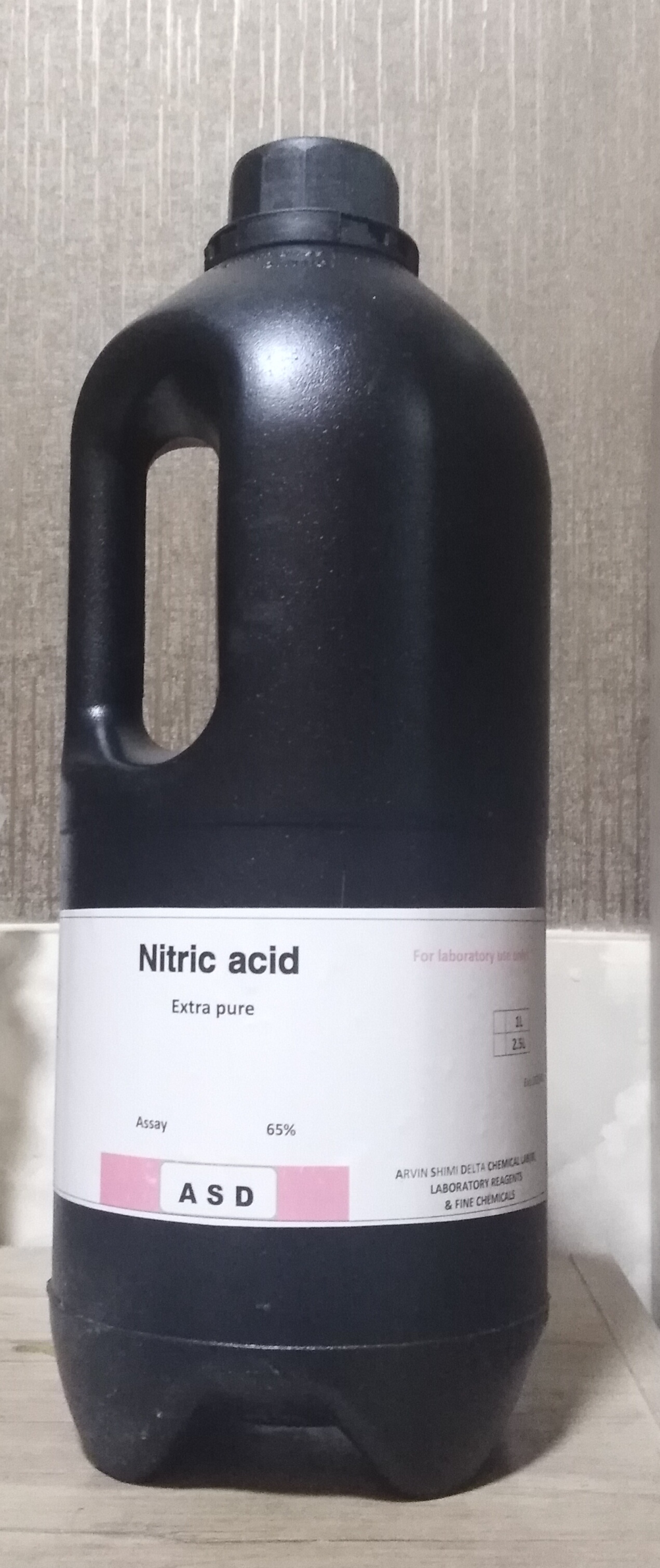اسید نیتریک 2.5 لیتری 65 درصد آروین شیمی